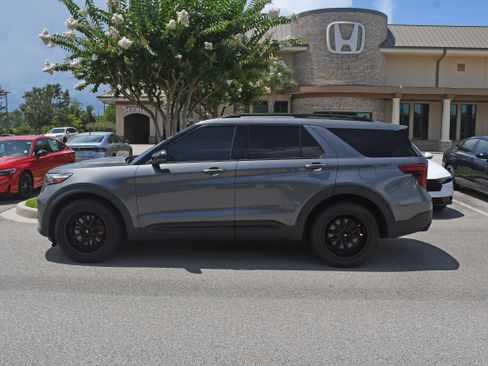 Used 2022 Ford Explorer ST w/ Equipment Group 401A AWD/4WD image 2