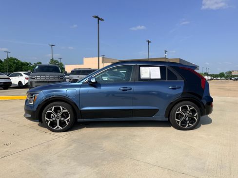 Used 2023 Kia Niro SX Touring FWD image 2