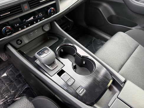 Used 2025 Nissan Rogue SV image 21