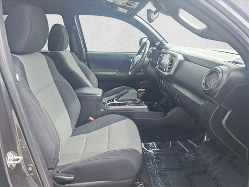 Used 2022 Toyota Tacoma TRD Off-Road image 19