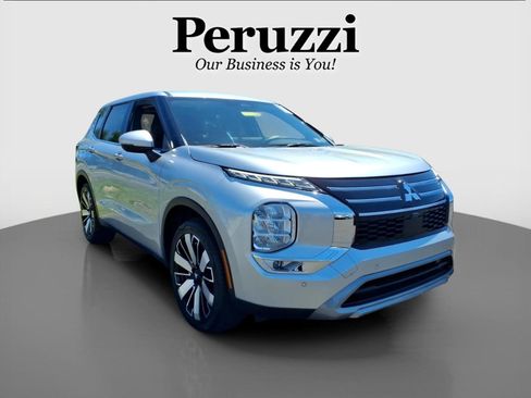 Used 2025 Mitsubishi Outlander SE FWD image 1