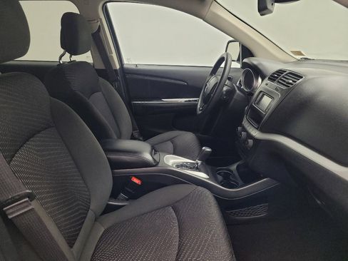 Used 2019 Dodge Journey SE FWD image 21