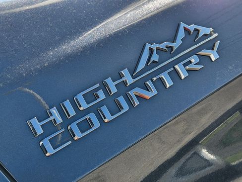 Used 2022 Chevrolet Suburban High Country w/ Max Trailering Package AWD/4WD image 12