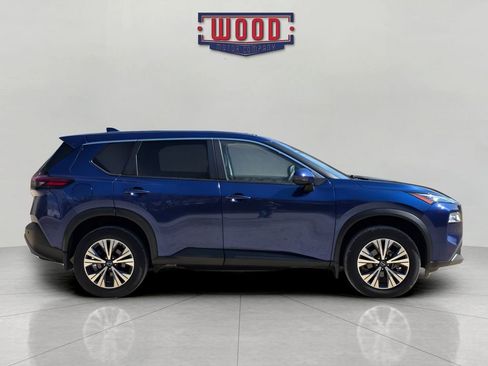 Used 2023 Nissan Rogue SV image 2