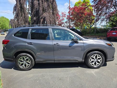 Certified 2023 Subaru Forester Premium AWD/4WD image 3