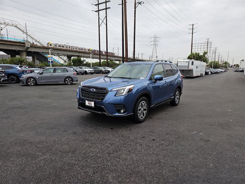 Used 2024 Subaru Forester Premium image 3