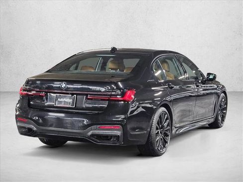 Used 2022 BMW 740i w/ M Sport Package image 5