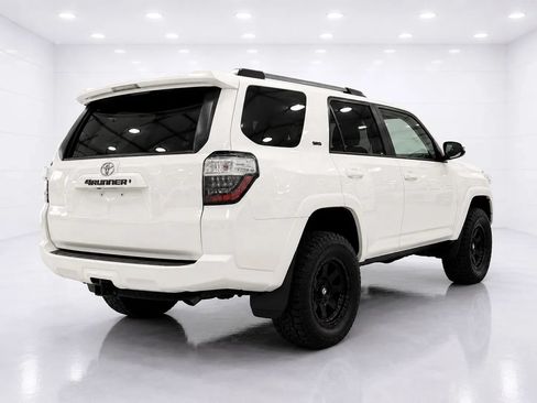 Used 2019 Toyota 4Runner SR5 AWD/4WD image 5
