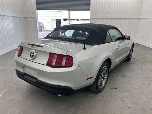 Used 2010 Ford Mustang Convertible image 4