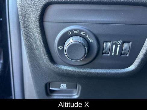 New 2025 Jeep Grand Cherokee Altitude image 19