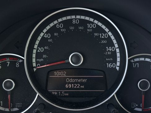 Used 2015 Volkswagen Beetle R-Line FWD image 11