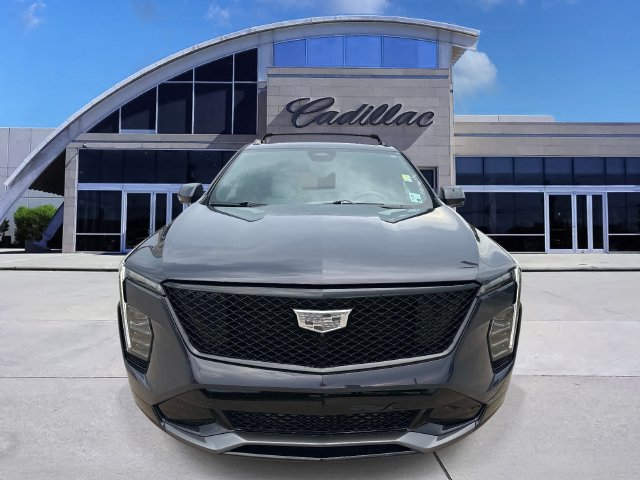 Used 2024 Cadillac XT4 Sport FWD image 2