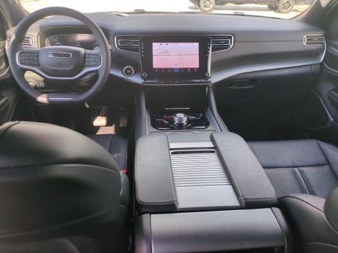 Used 2025 Jeep Wagoneer Series II AWD/4WD image 18