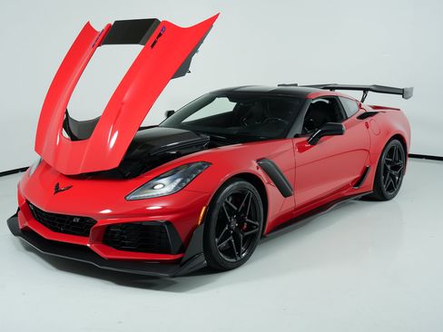 Used 2019 Chevrolet Corvette ZR1 RWD image 43