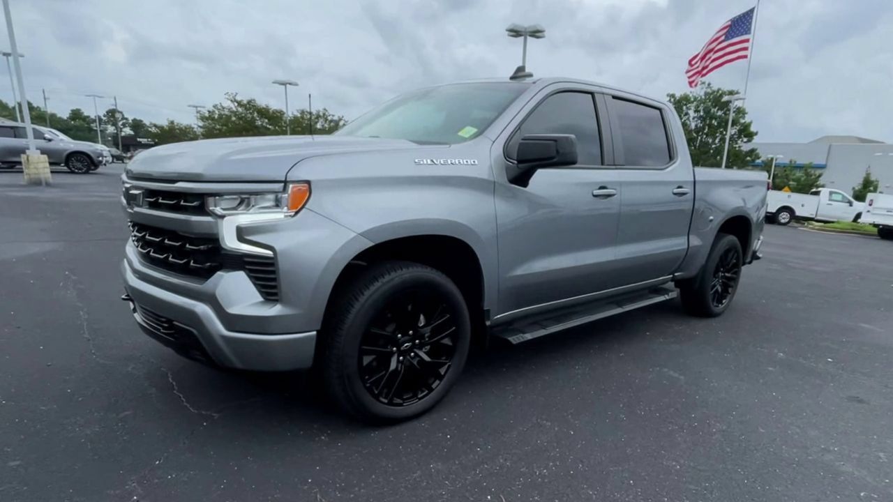 Used 2024 Chevrolet Silverado 1500 RST w/ Convenience Package II AWD/4WD image 4