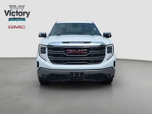 Used 2022 GMC Sierra 1500 SLT w/ SLT Convenience Package AWD/4WD image 2