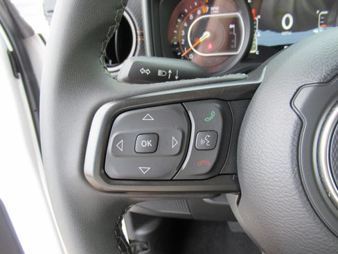 Used 2026 Jeep Gladiator Mojave AWD/4WD image 25