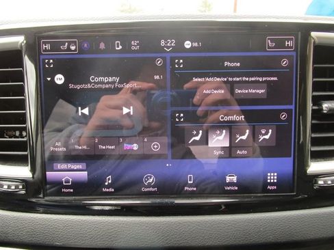 Used 2023 Chrysler Pacifica Touring-L FWD image 26