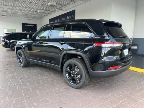 New 2025 Jeep Grand Cherokee Altitude image 5