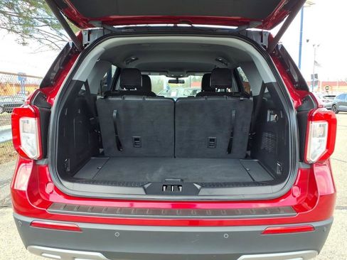 Used 2022 Ford Explorer XLT w/ Equipment Group 202A image 10