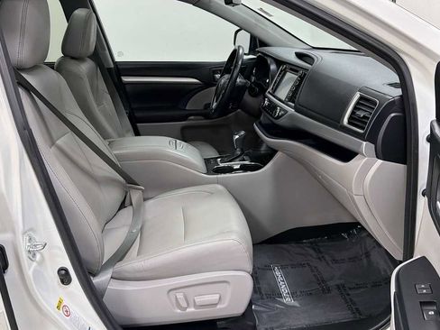 Used 2017 Toyota Highlander XLE image 31