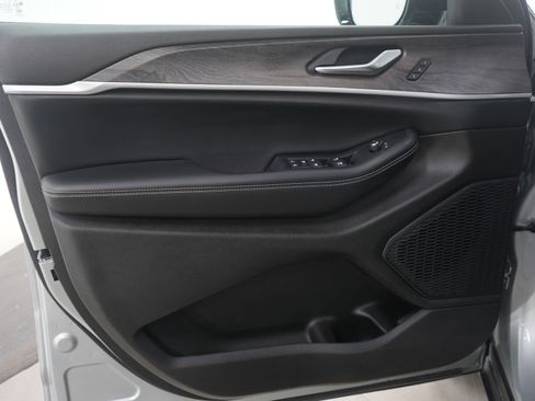 Used 2023 Jeep Grand Cherokee L Limited w/ Luxury Tech Group II image 24