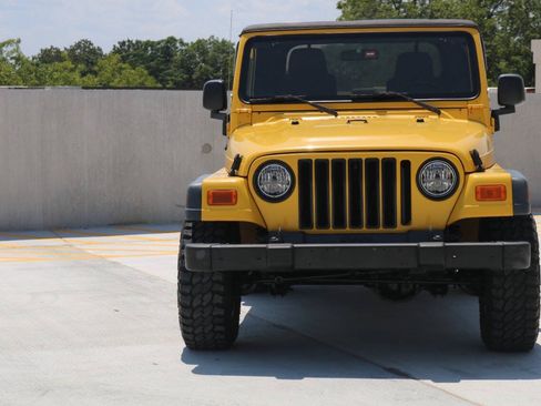 Used 2004 Jeep Wrangler X w/ Convenience Group AWD/4WD image 18