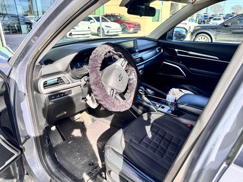 Used 2021 Kia Telluride LX image 7