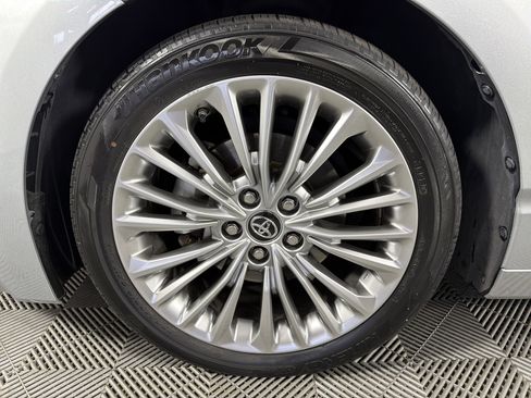 Used 2019 Toyota Avalon Limited w/ Advanced Safety Package FWD image 6