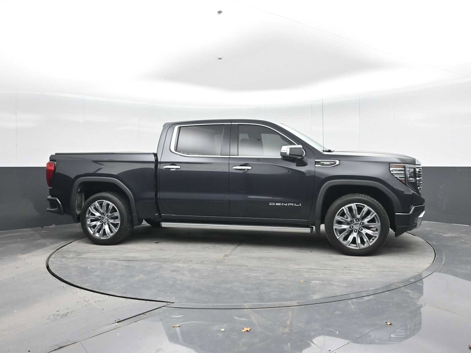 Used 2023 GMC Sierra 1500 Denali w/ Denali Reserve Package AWD/4WD image 8