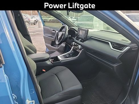 Used 2022 Toyota RAV4 SE image 12