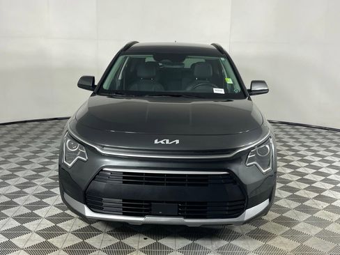 Used 2023 Kia Niro EX image 4