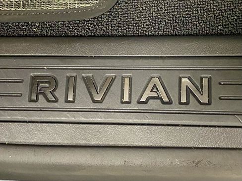 Used 2025 Rivian R1S Adventure AWD/4WD image 26