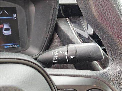 Used 2021 Toyota Corolla LE FWD image 11