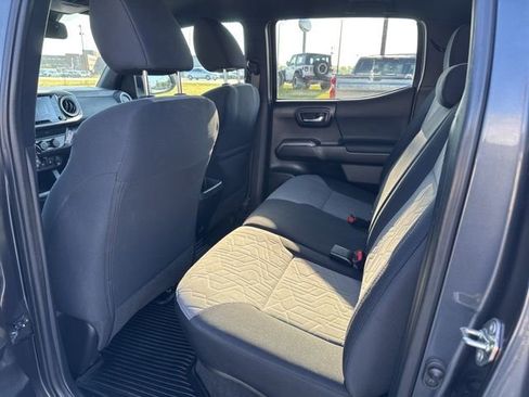 Used 2020 Toyota Tacoma TRD Off-Road w/ Technology Package image 8