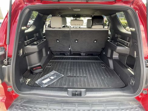 Used 2025 Toyota 4Runner SR5 AWD/4WD image 9