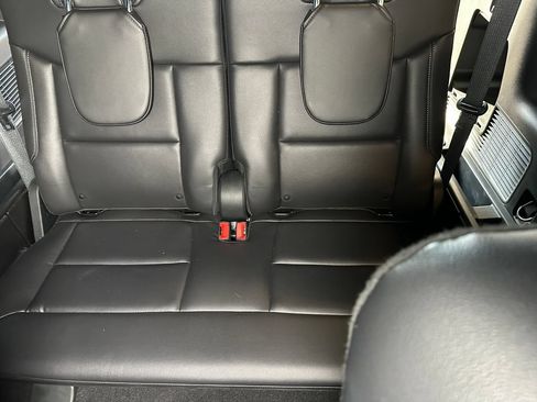 Used 2020 Ford Explorer XLT w/ Equipment Group 202A AWD/4WD image 22
