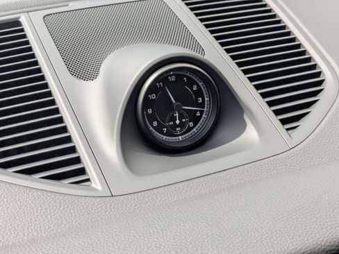 New 2026 Porsche Macan image 22