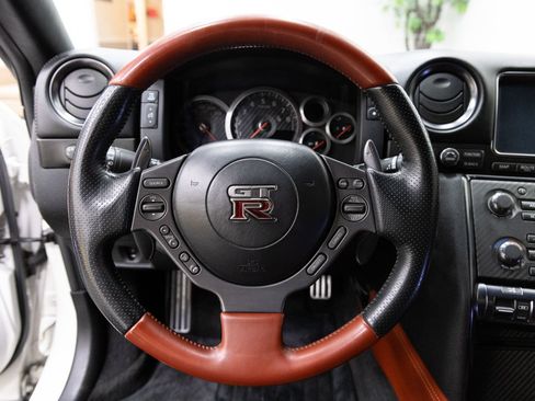 Used 2016 Nissan GT-R Premium AWD/4WD image 16