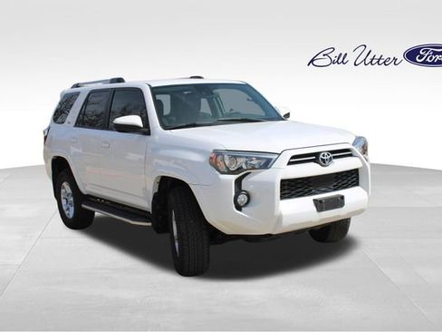 Used 2020 Toyota 4Runner SR5 image 3