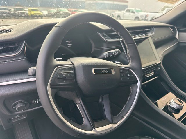 Used 2023 Jeep Grand Cherokee Altitude RWD image 10