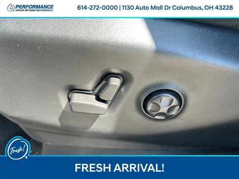 Used 2025 Chrysler Pacifica Select FWD image 14