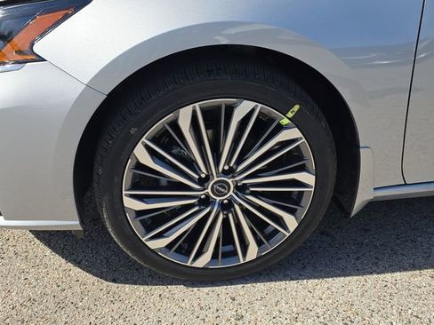 New 2025 Nissan Altima 2.5 SL FWD image 36