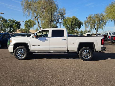 Used 2018 GMC Sierra 2500 Denali w/ Duramax Plus Package image 9