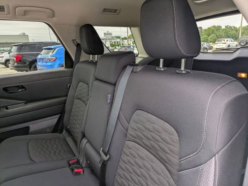 Used 2025 Nissan Pathfinder SV AWD/4WD image 27