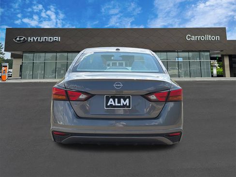 Used 2025 Nissan Altima 2.5 SV FWD image 6