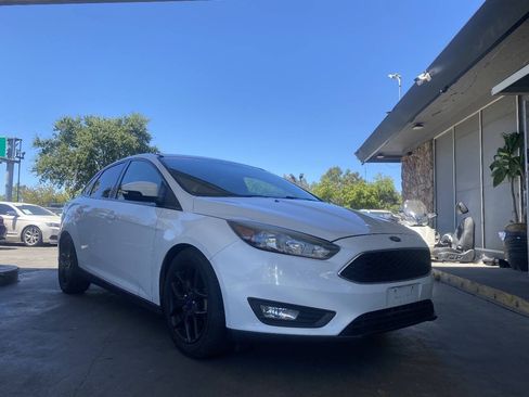 Used 2017 Ford Focus SEL FWD image 4