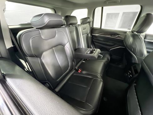 Used 2022 Jeep Grand Cherokee Limited image 26