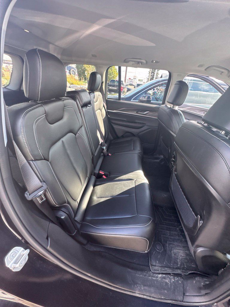 Used 2023 Jeep Grand Cherokee Limited AWD/4WD image 19