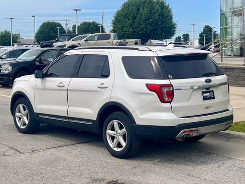 Used 2016 Ford Explorer XLT w/ Equipment Group 202A AWD/4WD image 4
